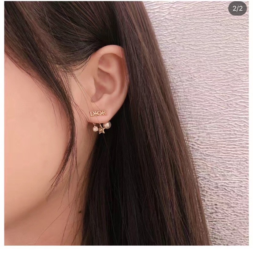 Khuyên tai chữ cái đính ngọc trai đơn giản phong cách retro