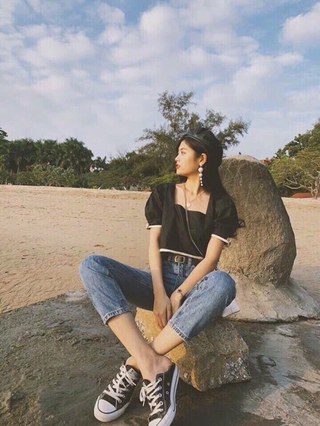 Áo croptop tay phồng cổ vuông