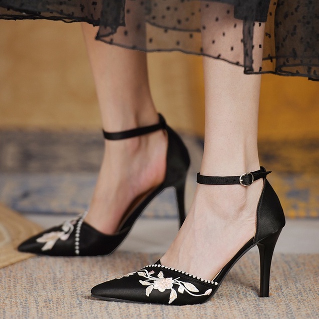 Giày cao gót thêu hoa 3.54 Inches Size lớn 35-43