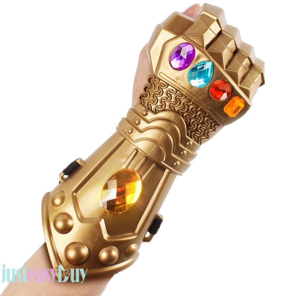 Găng tay vô cực hóa trang nhân vật thanos trong phim Avengers