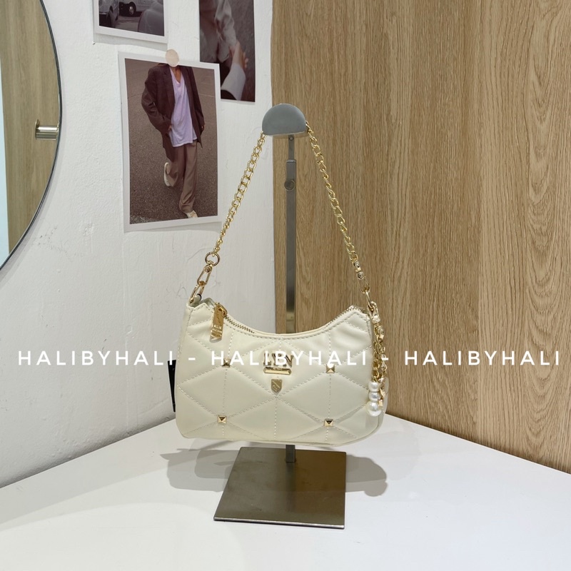 Túi LYN kẹp nách da trám kèm móc túi xinh xắn