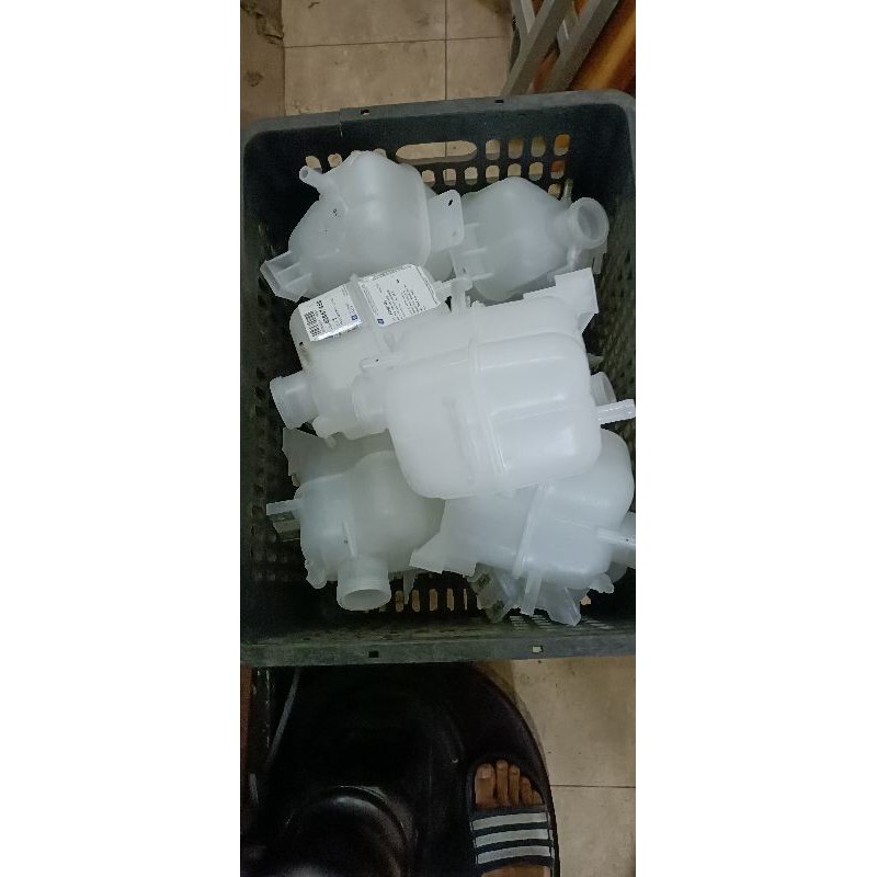 Bình nước phụ Spark Hàng chính hãng gm42657459