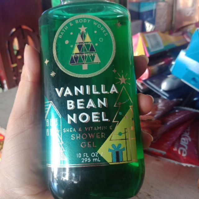 BATH & BODY WORKS - GEL TẮM VANILLA BEAN NOEL (295 ML)