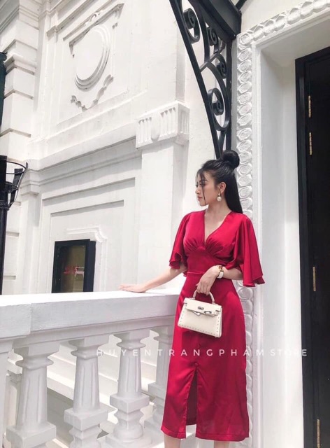 Váy lụa cổ tim