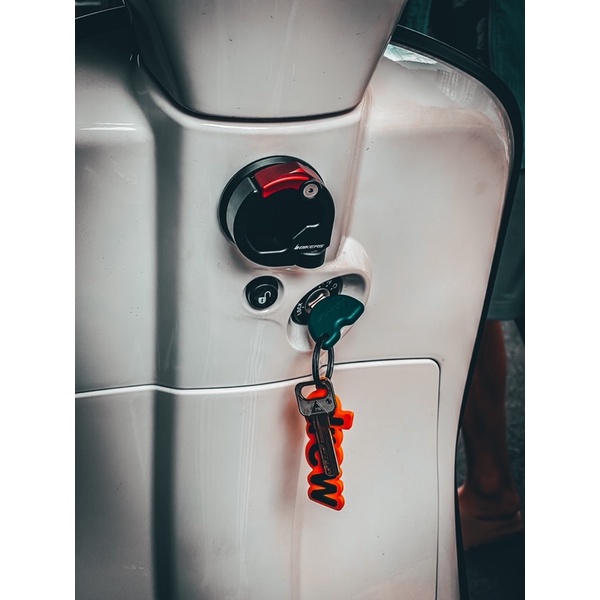 MÓC TREO ĐỒ NHÔM CHO XE VESPA