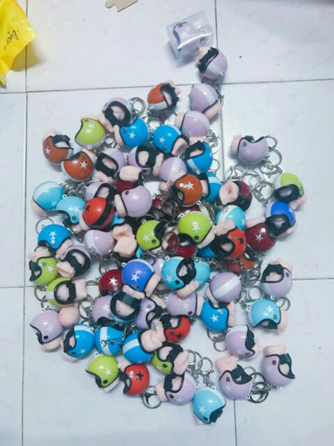 Bé ciu đội mũ bảo hiểm nón bảo hiểm- Bé Ciu Má Hồng Đội Mũ siêu anh hùng móc khóa