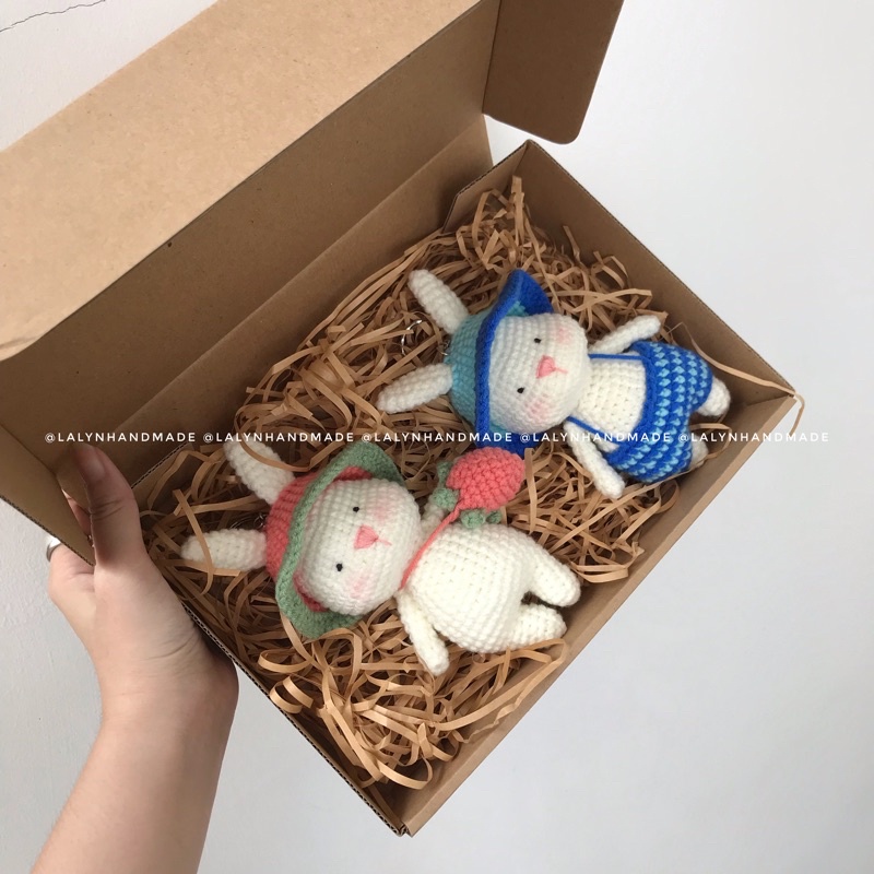Móc khoá thỏ bông len handmade quà tặng dễ thương cho cặp đôi.