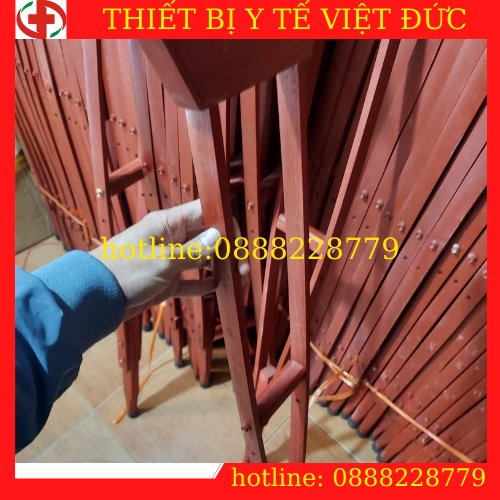 Nạng Chống Nách Bằng Gỗ Cho Người Bị Chấn Thương