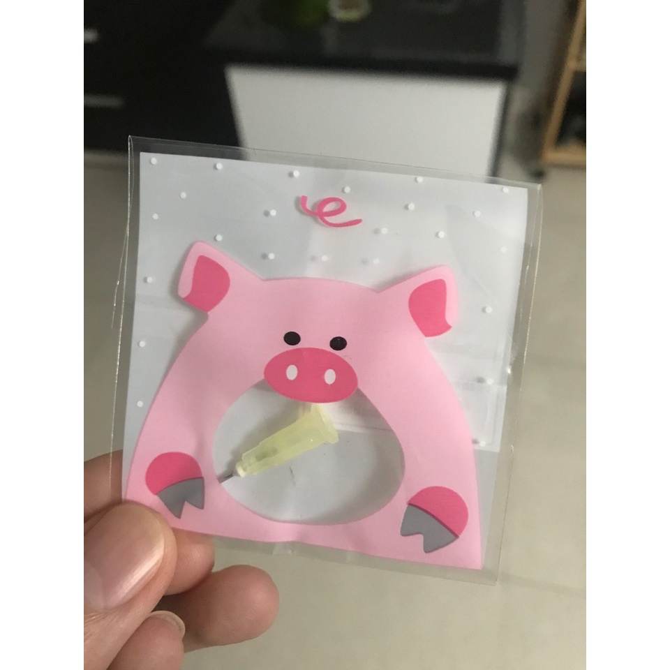 Đục/ Dập lỗ núm ty cho bé