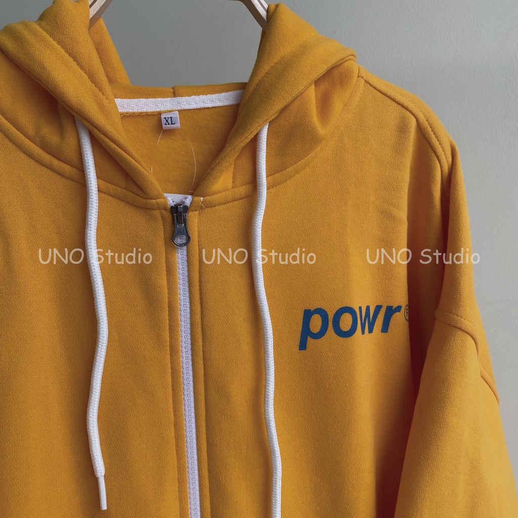 Áo hoodie zip có khoá kéo màu vàng in chữ POW