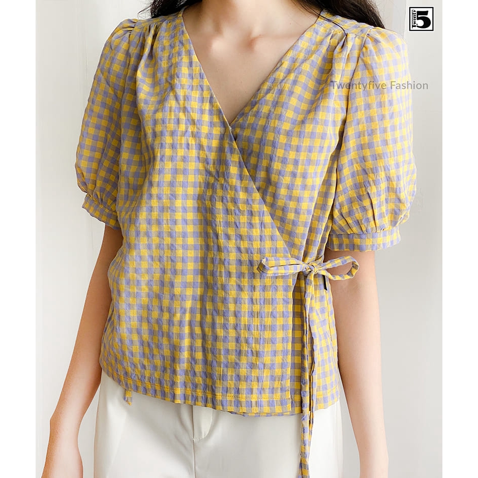 Áo nữ cổ V, buộc nơ eo lệch, nhún cầu vai, tay bo nhún Twentyfive T152