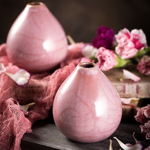 Bình hoa gốm sứ hình củ hành màu hồng độc đáo