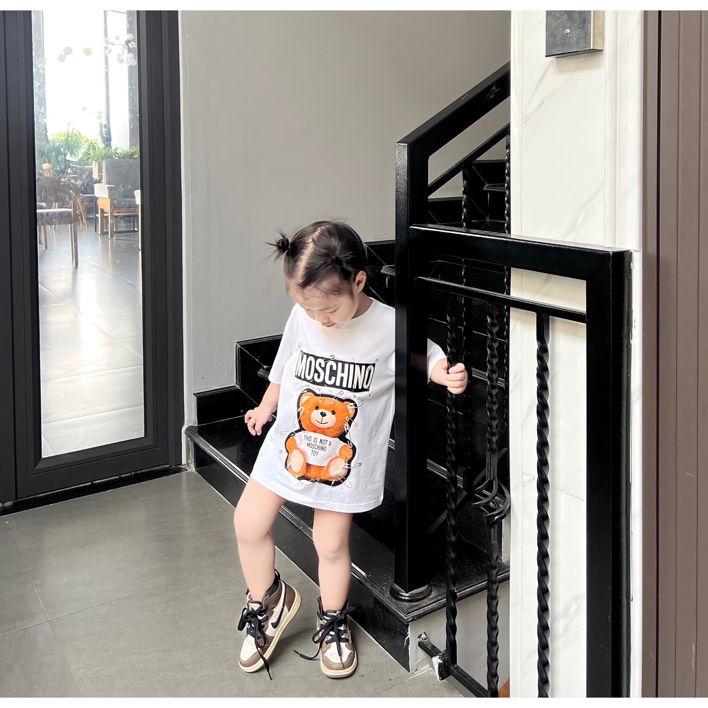 Áo thun tay lỡ moschino ghim băng cho bé , áo thun trẻ em unisex , Kid_genZ