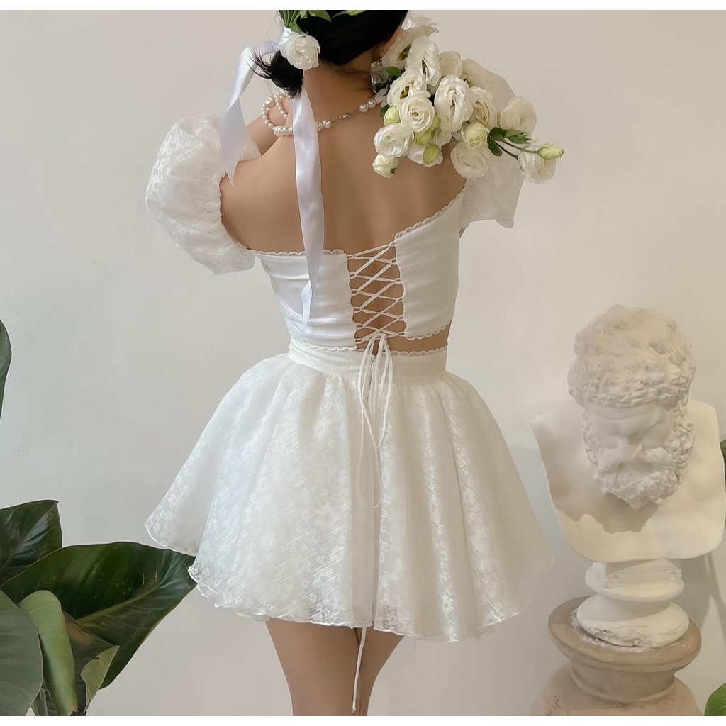 Set áo croptop cúp ngực tay phồng mix cùng chân váy ngắn dáng xòe