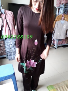 Áo dài cách tân mẫu đi chùa