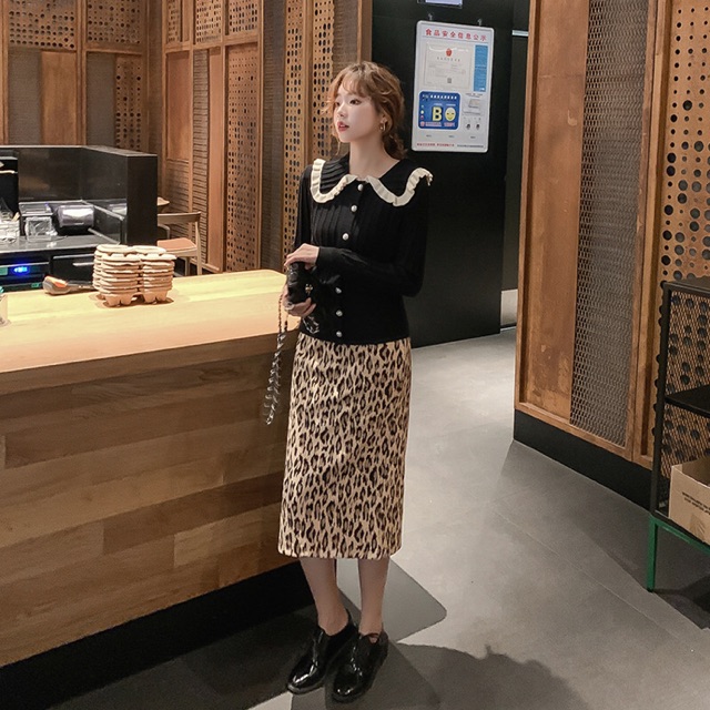 Áo len cổ bánh bèo