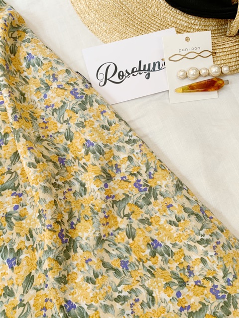 Váy xẻ hoa nhí Roselyn Silla Dress | BigBuy360 - bigbuy360.vn