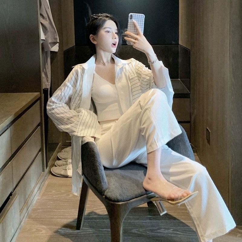 Áo sơ mi IELGY dáng rộng họa tiết kẻ sọc dễ phối đồ thời trang cho nữ