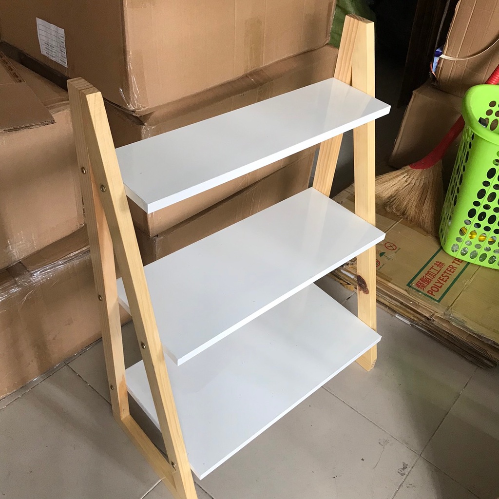 KỆ 3 TẦNG CHÂN GỖ KHÔNG TRẦY NỀN NHÀ RỘNG 62CM CAO 84CM