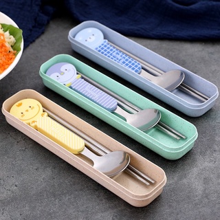 Bộ đĩa kèm thìa có hộp đựng sạch sẽ