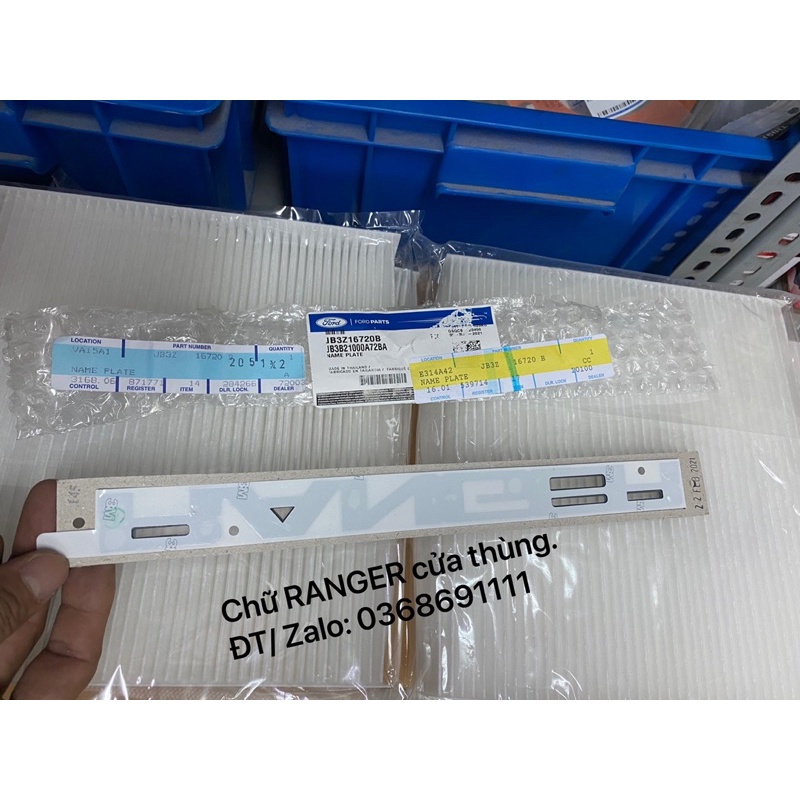 Chữ RANGER nhựa Đen dán cửa thùng sau xe Ranger  JB3Z16720B