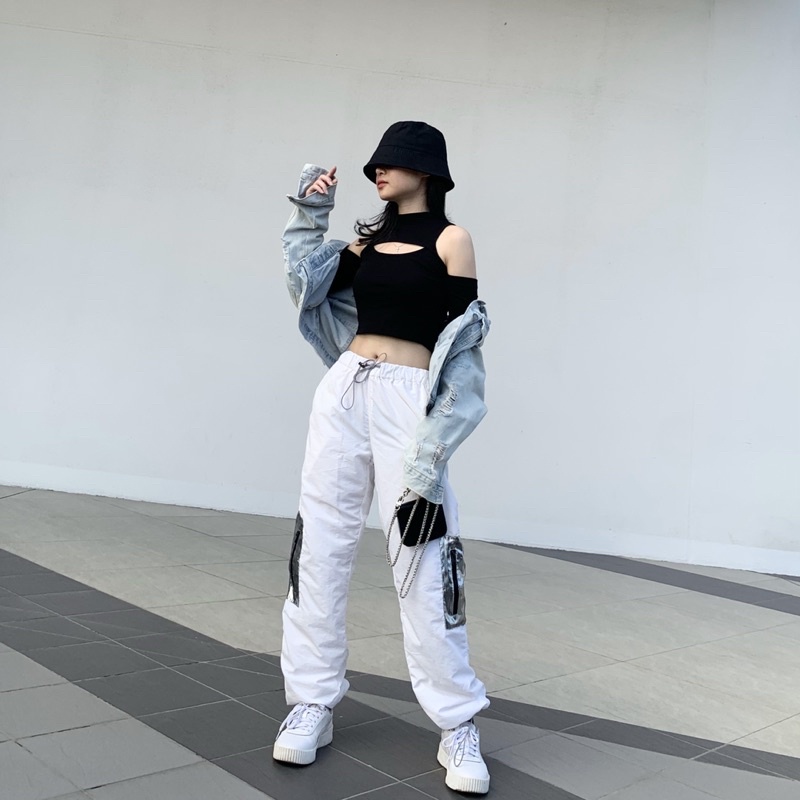 Áo Croptop Khoét Ngực Màu Đen Cá Tính, Ống Tay Dài Chất Borip Thun Ôm Body Freesize IRISVIEL