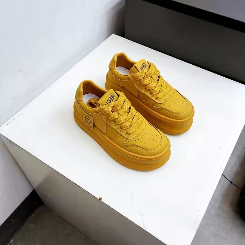 Giày thể thao màu siêu đẹp