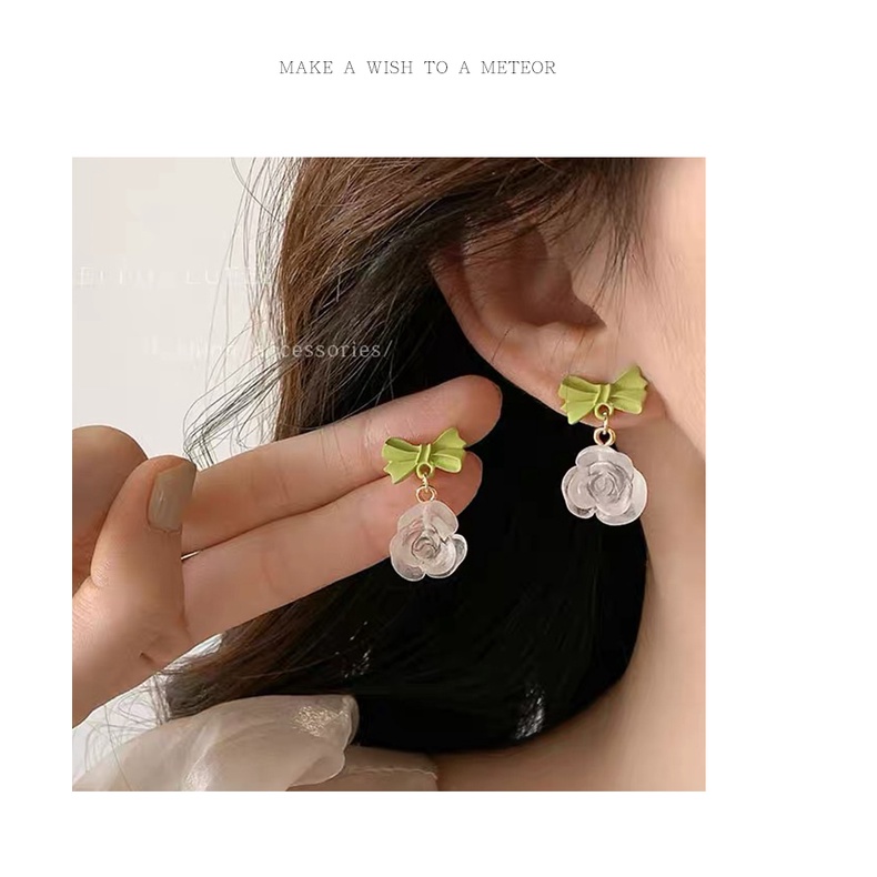 Khuyên Tai Hàn Quốc Hình Bông Hoa Màu Xanh Lá Mới 2023