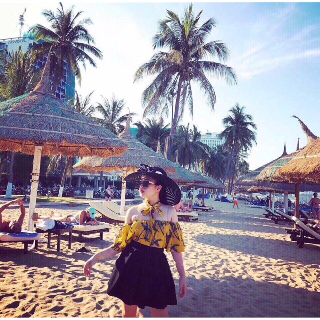 Set áo bệt vai + chân váy