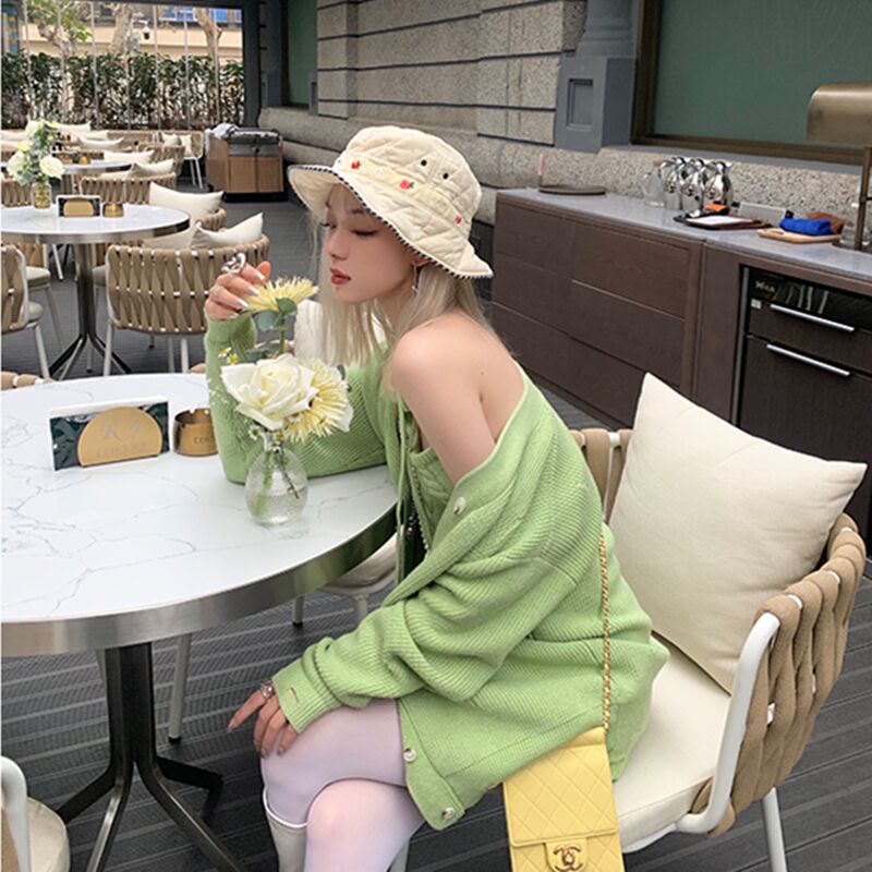 áo khoác cardigan và đầm hai dây thời trang thu đông 2021 cho nữ