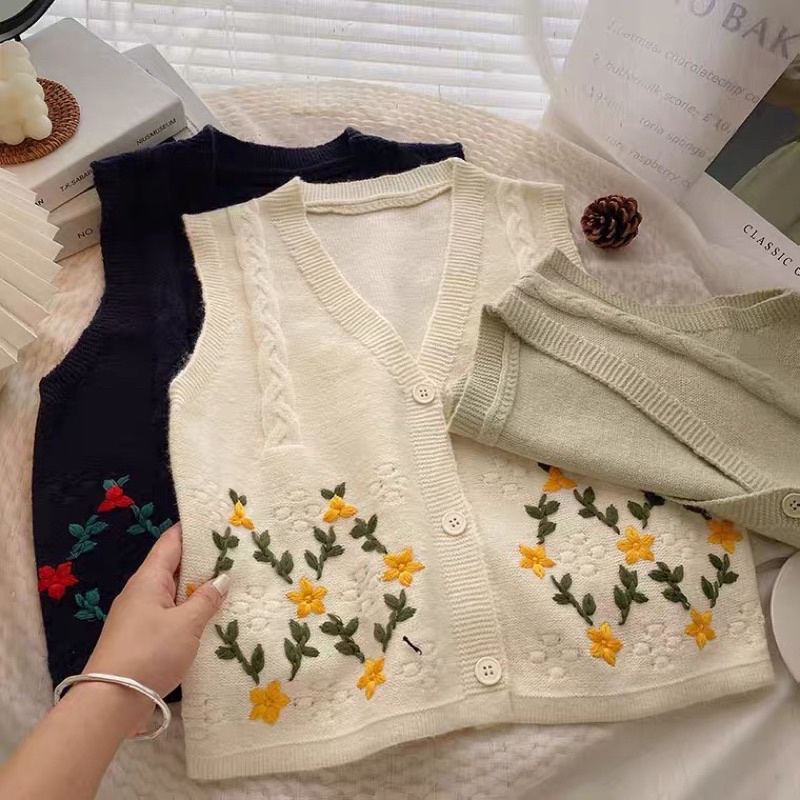 Áo gile len thêu hoa xinh - order