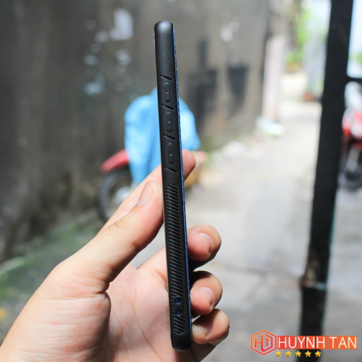 Ốp lưng Xiaomi Mi 8 SE vân da khắc hình Nai viền chỉ(Full Màu)