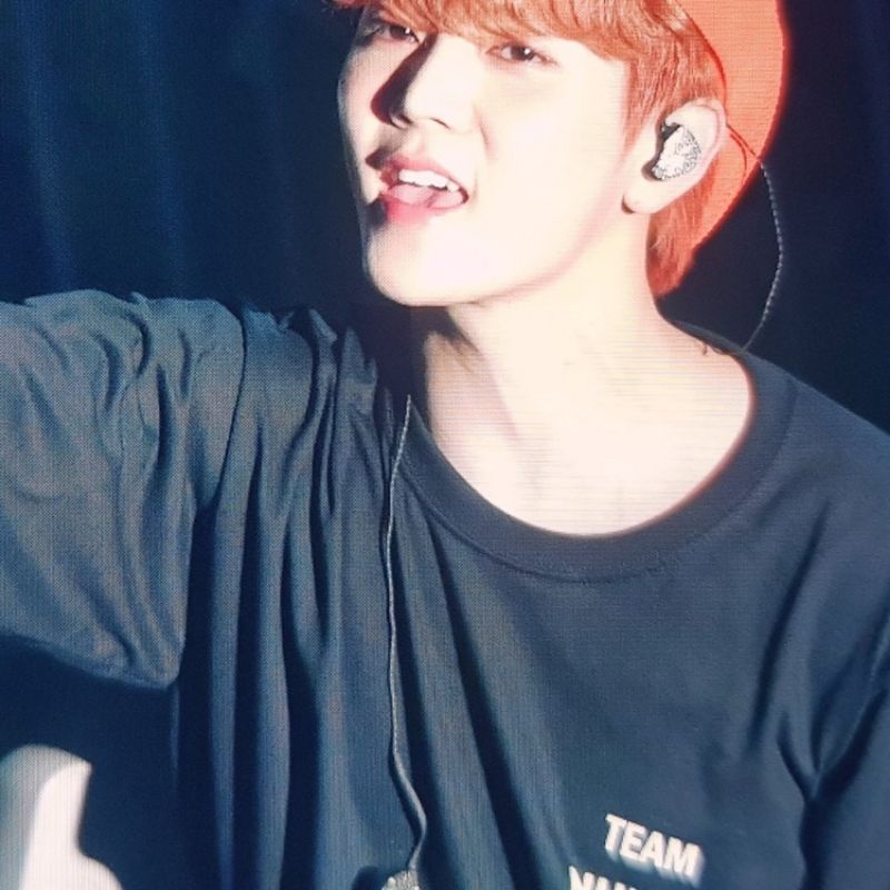 Áo hoodie fanmeeting NUEST  - Love Page