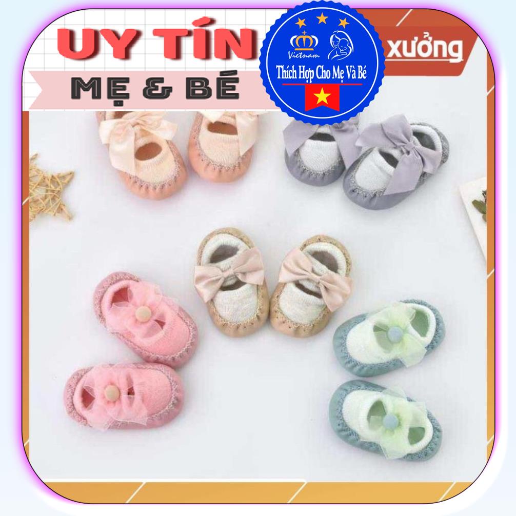 Giày Vớ tập đi có chống trượt cho bé (9525), thương hiệu Aiueo Nhật Bản.