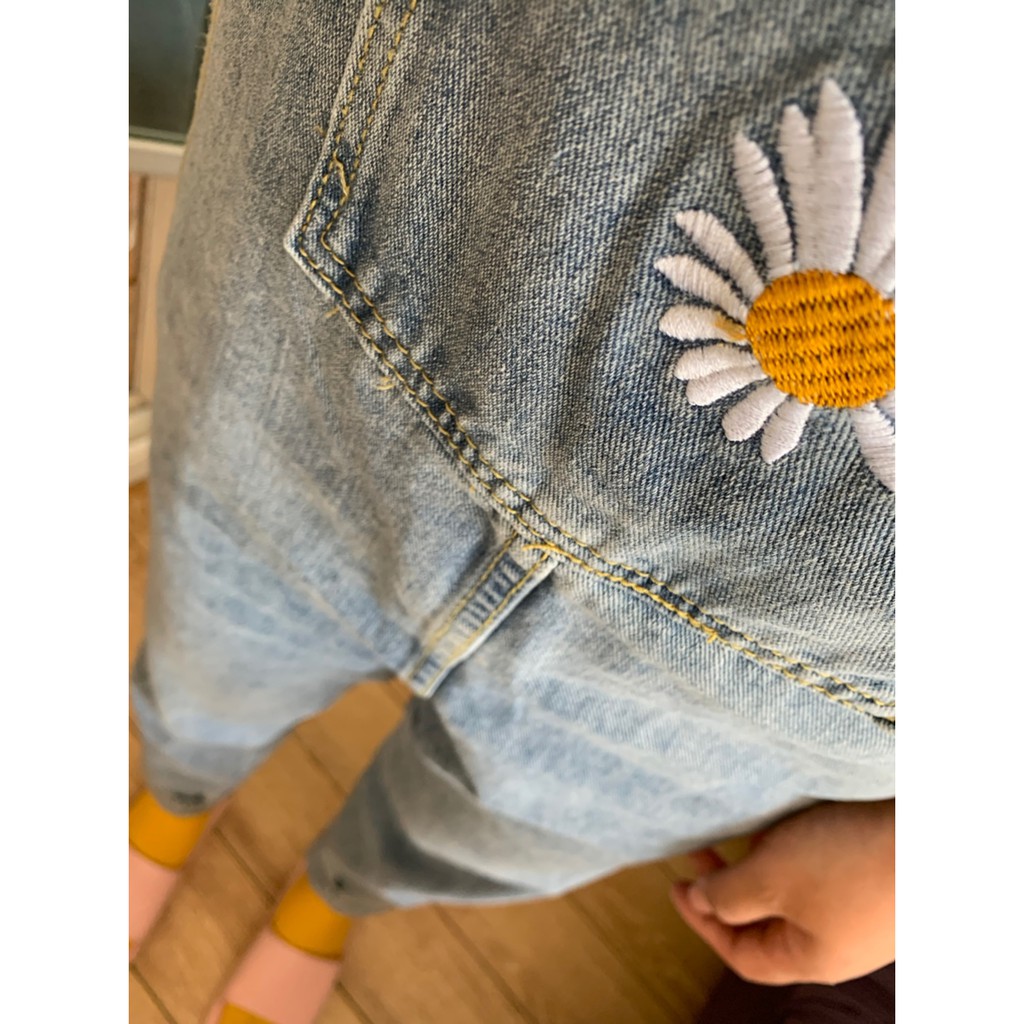 Yếm jeans dài hình hoa cúc [Hàng order - có hình thật khách mặc ở cuối] | BigBuy360 - bigbuy360.vn