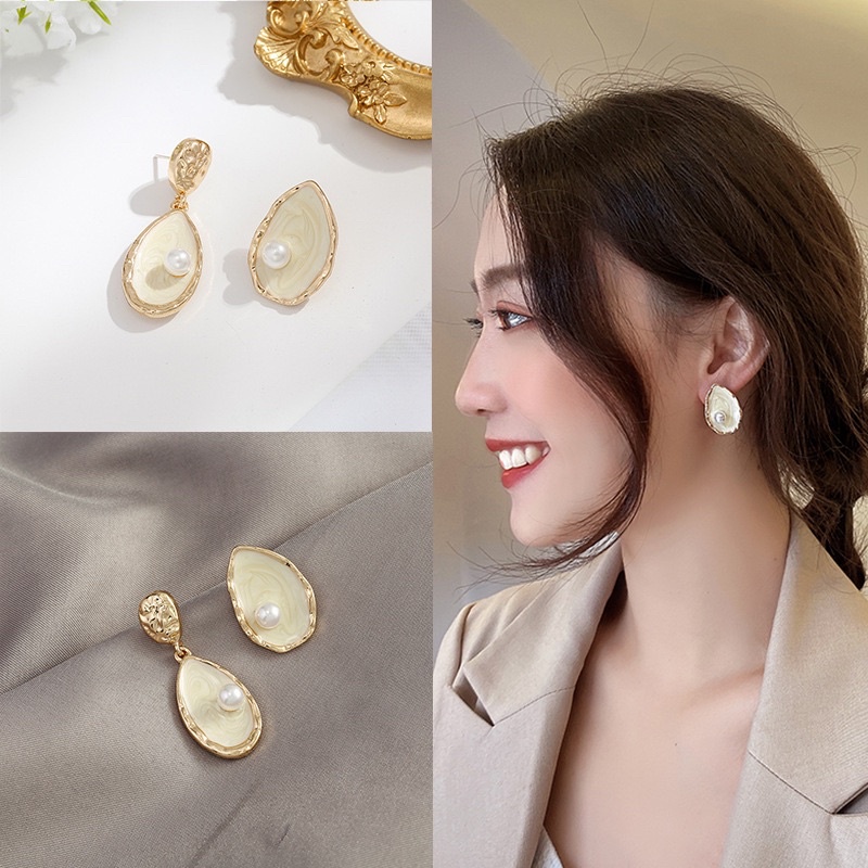 Khuyên tai Bông tai "Sự ra đời của thần Vệ nữ" phong cách cổ điển Hong Kong không đối xứng Emlux Jewelry Store