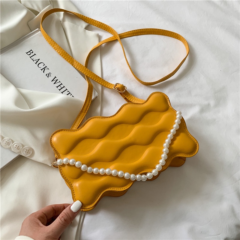 Túi Đeo Chéo Một Bên Vai Họa Tiết Gợn Sóng Đính Ngọc Trai Thời Trang Hàn Quốc Cho Nữ 2022