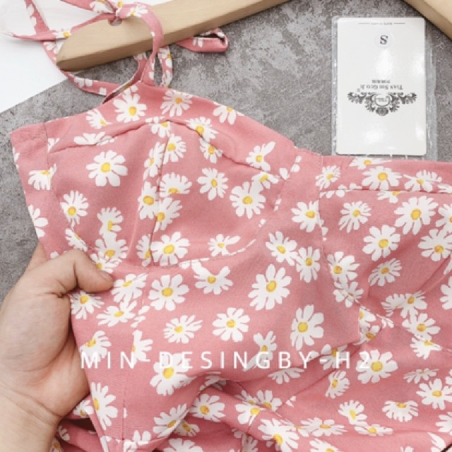 Váy hoa cúc 2 dây xẻ tà