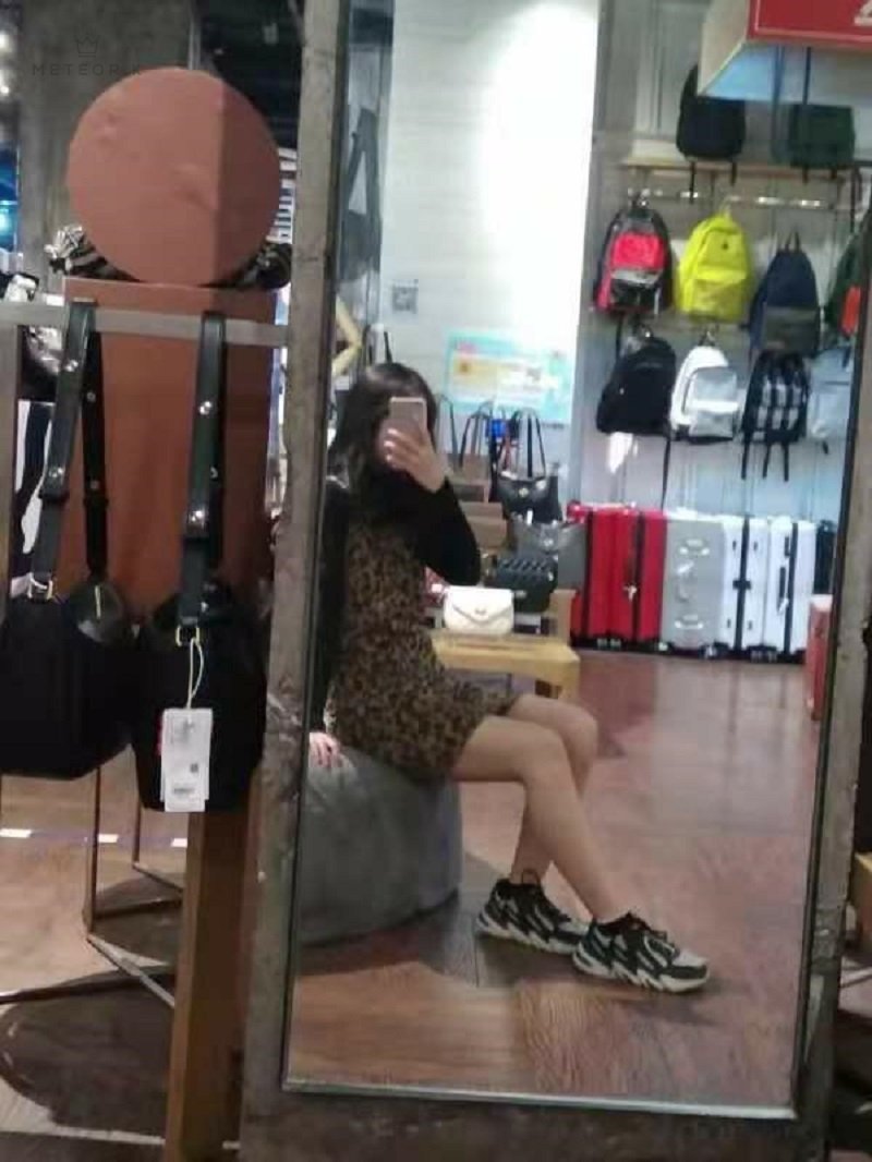 Bộ đầm yếm họa tiết đốm da báo + áo tay dài kiểu dáng thời trang dành cho nữ (có bán lẻ) | BigBuy360 - bigbuy360.vn