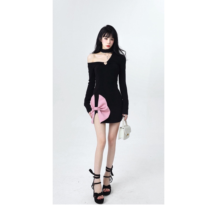 Sweet, cool, spicy neck dress, slim and spicy girl in early autumn, design sense, bow knot, shoulder bag, hip skirt, split skirt.