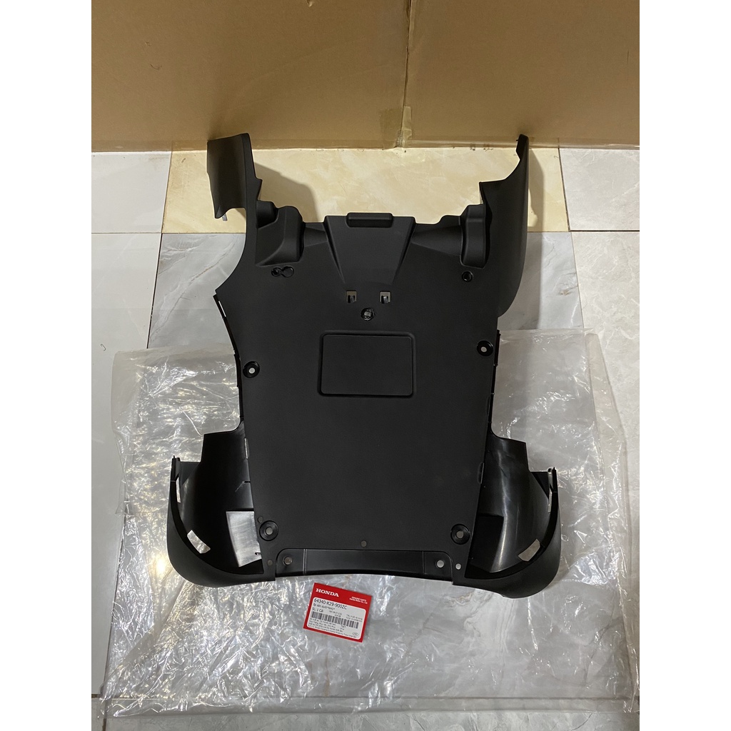 Ốp sàn bên dưới-Gầm nằm HONDA SH MODE năm 2013 màu Đen.