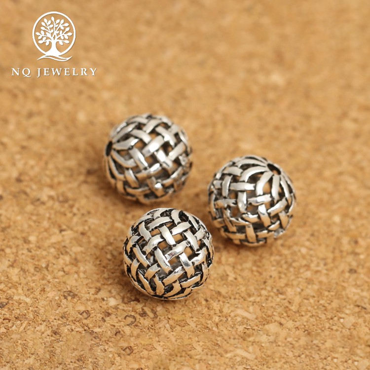 Charm bạc hình quả cầu mây xỏ ngang - NQ Jewelry