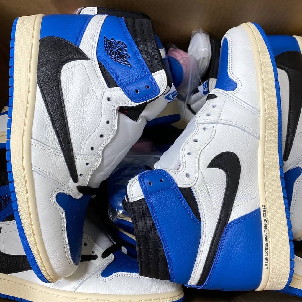 Giày Air Jordan 1 Retro High OG x Travis Scott