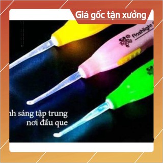 dụng cụ lấy dái tai có đèn