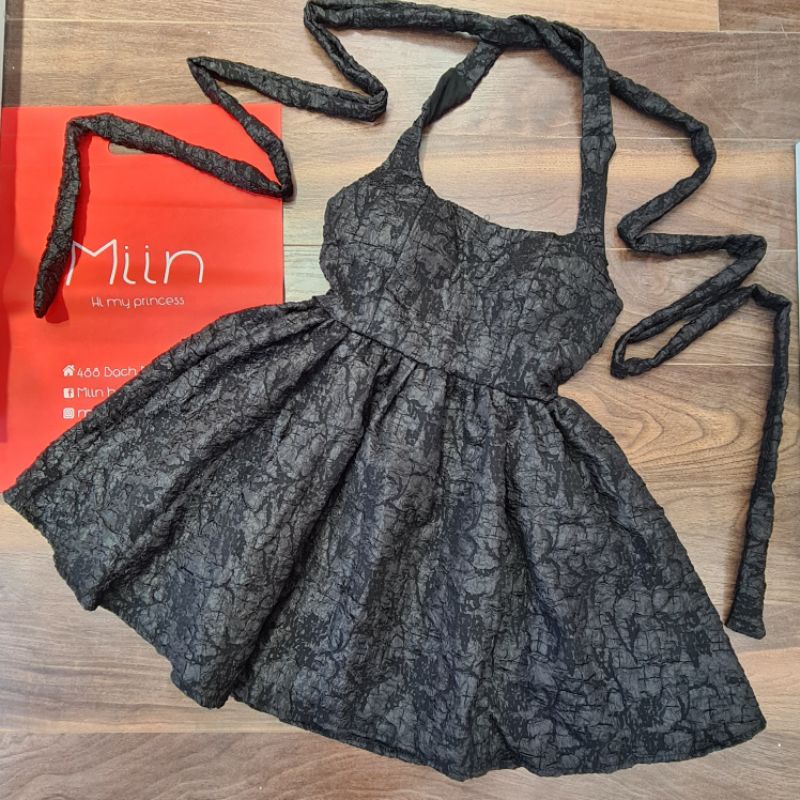 Váy xòe xốp buộc cổ yếm | BigBuy360 - bigbuy360.vn