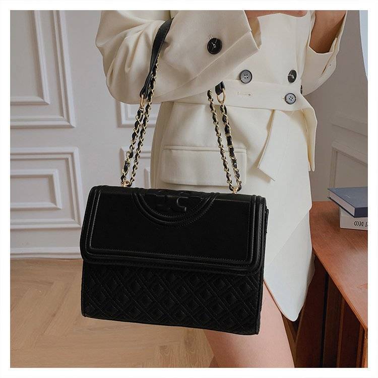 Túi Đeo Chéo Da Mềm Dáng Vuông Nhỏ Phối Dây Xích Thời Trang 2021 Cho Bạn Gái
