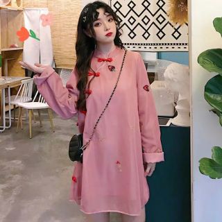 Váy sườn xám cách tân hồng tay dài