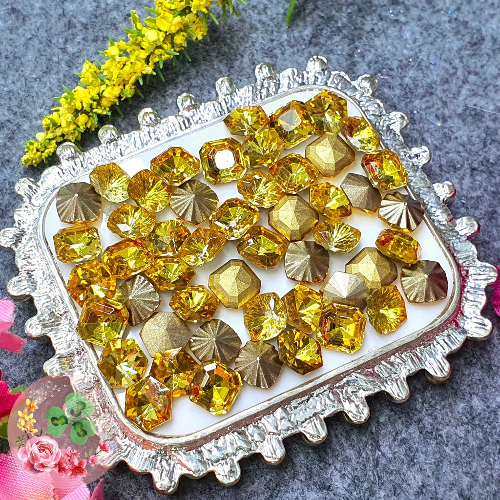 Mix size 10mm - Màu SK04 màu vàng. Đá khối chân nhọn size trung siêu bắt sáng, đính dán móng.