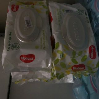 Khăn ướt huggies