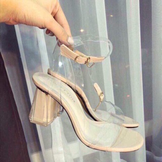 Sandal quai trong